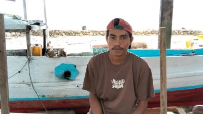 Gelombang Tinggi Hantam Pantai Oesapa, Dua Kapal Rusak