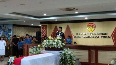 Flouri Rita Wuisan Kenang Ketulusan Pengabdian Alexander Koroh untuk Masyarakat Desa