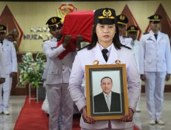 Pemerintah Provinsi NTT Gelar Upacara Kedinasan Pelepasan Jenazah Almarhum  Alexander Koroh