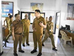 Sekda Kota Kupang Sidak Sejumlah Perangkat Daerah, Tekankan Disiplin dan Kualitas Pelayanan Publik