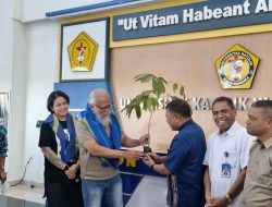 Iwan Fals Tanam Pohon di UNWIRA Kupang, Inspirasi Generasi Muda Peduli Lingkungan