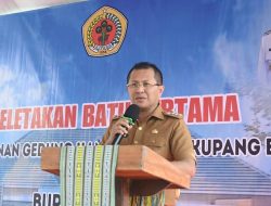 Bupati Kupang Letakkan Batu Pertama Pembangunan Kantor Camat Kupang Barat dan Amarasi Barat