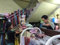 Penjualan Seragam Sekolah Meningkat, EDC Bank NTT Permudah Transaksi di Tokoh Murah