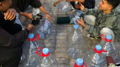 Didanai Dikti, Mahasiswa UNWIRA Sulap Galon Bekas Jadi Tempat Sampah Terpilah di Desa Nitneo