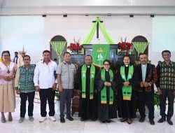Penuh Sukacita dan Air Mata, Jemaat GMIT Narwastu Noelbaki Gelar Pisah Sambut Pendeta