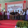 dr. Christian Widodo dan Serena Francis Kenakan Pakaian Adat Flores sebagai Bentuk Solidaritas Korban Bencana