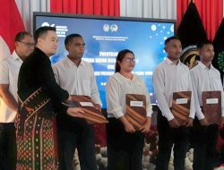 dr. Christian Widodo Serahkan Remisi HUT ke-81 RI kepada Warga Binaan