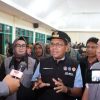 Malam di Poka, Gubernur Melki Serahkan Bantuan untuk Warga Terdampak Gempa