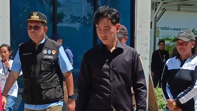Dampingi Wapres Tinjau Posko Pengungsian, Gubernur Melki Pastikan Koordinasi Pusat dan Daerah Terus Berjalan untuk Penanganan Gempa Flores