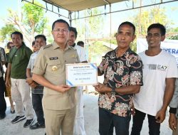 Bupati Kupang Salurkan 84 Ton Beras dan Bantuan Pertanian di Kecamatan Sulamu