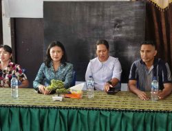 ‎Wakil Bupati Kupang Salurkan Bantuan Kursi Bagi 5 Posyandu